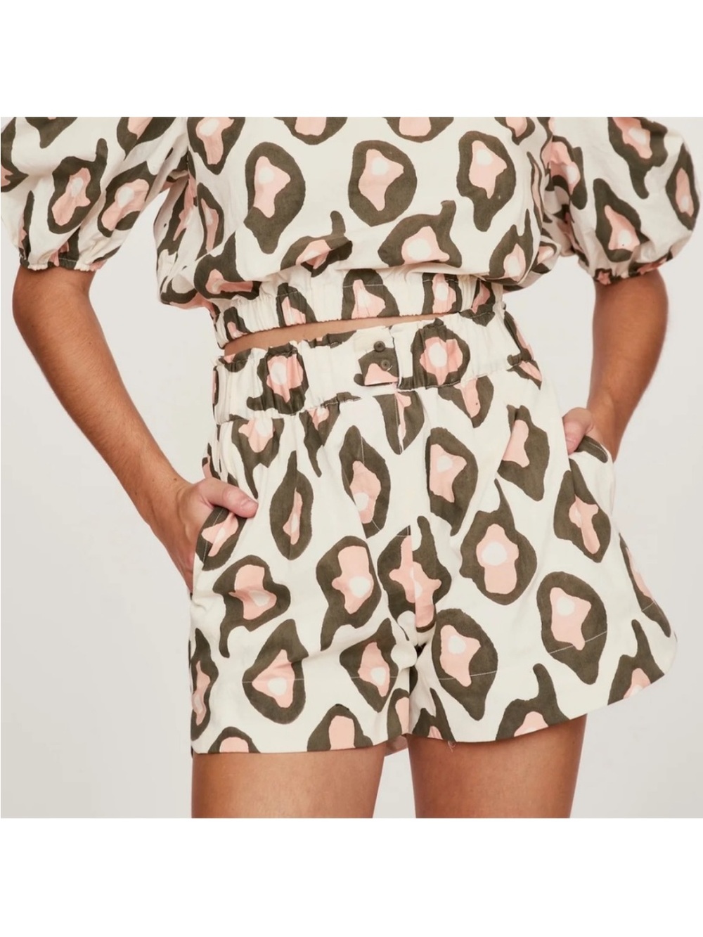 Mirth Track Shorts in Oyster Print